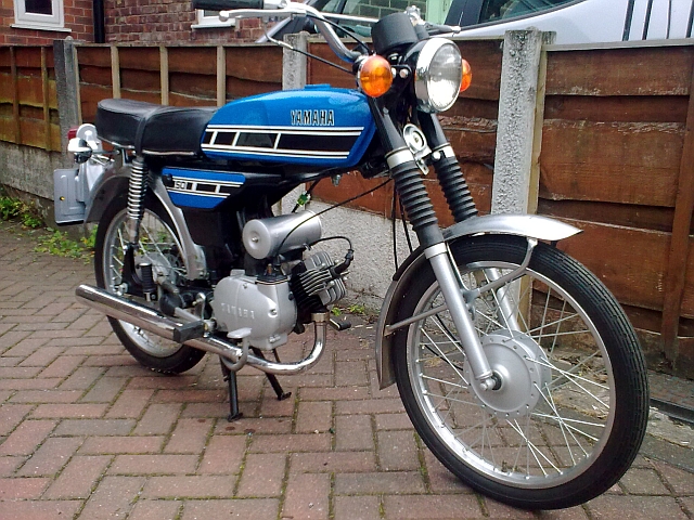 a clean complete and fully restored yamaha fs1e in blue